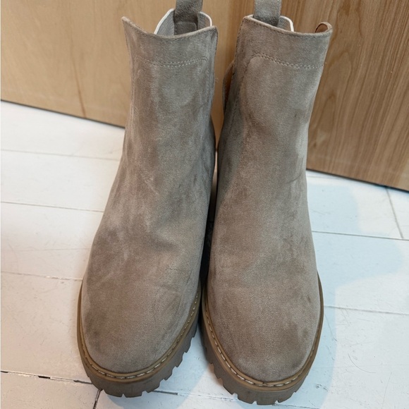 DV by Dolce Vita booties, only worn once. Select Item 3/$25. - Picture 4 of 11